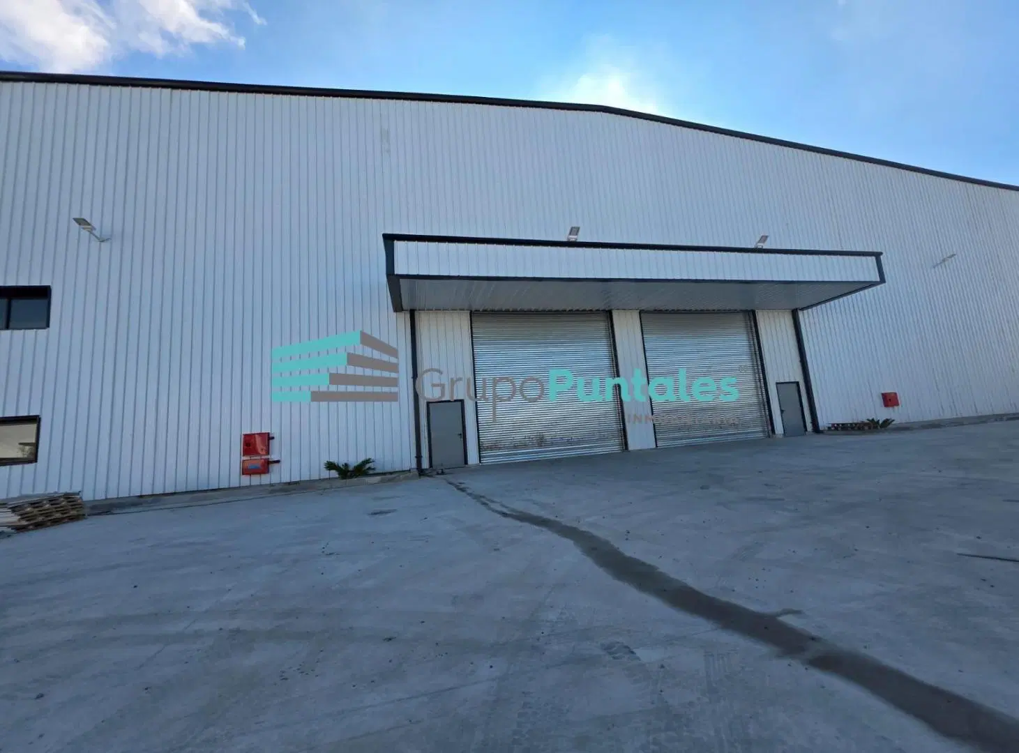 Nave Industrial a estrenar de 3000 m2 construídos, sobre lote de 5000 m2 en Carlos Spegazzini 1