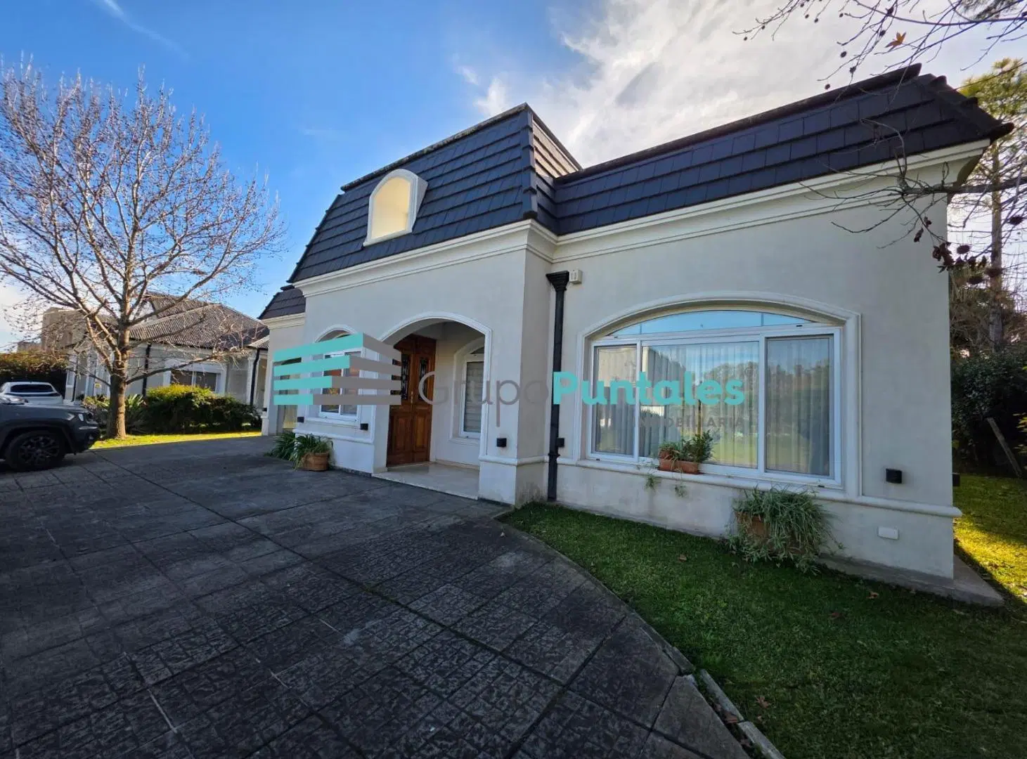 Casa en alquiler en Barrio El Rocío con 2 dormitorios, todo en planta baja, muy buen estado 1