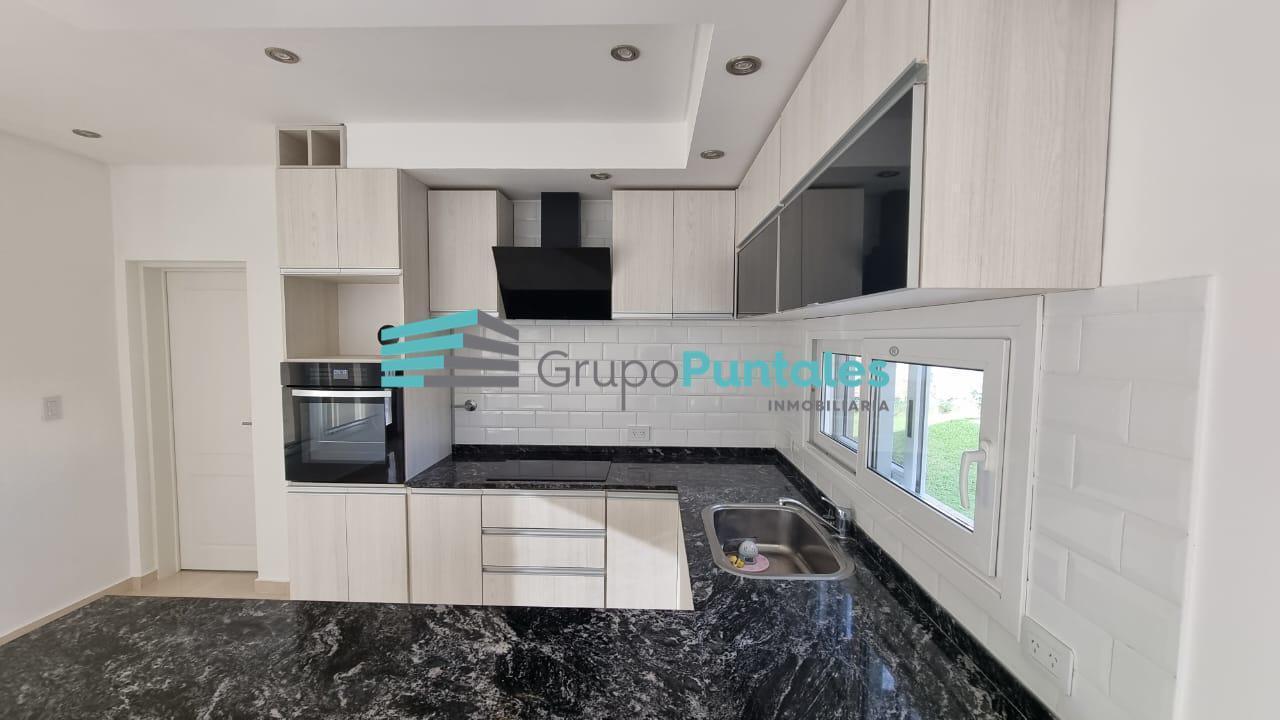 Foto de Casa a estrenar en Barrio Santa Ines en una planta con fondo a espacio, imagen 2