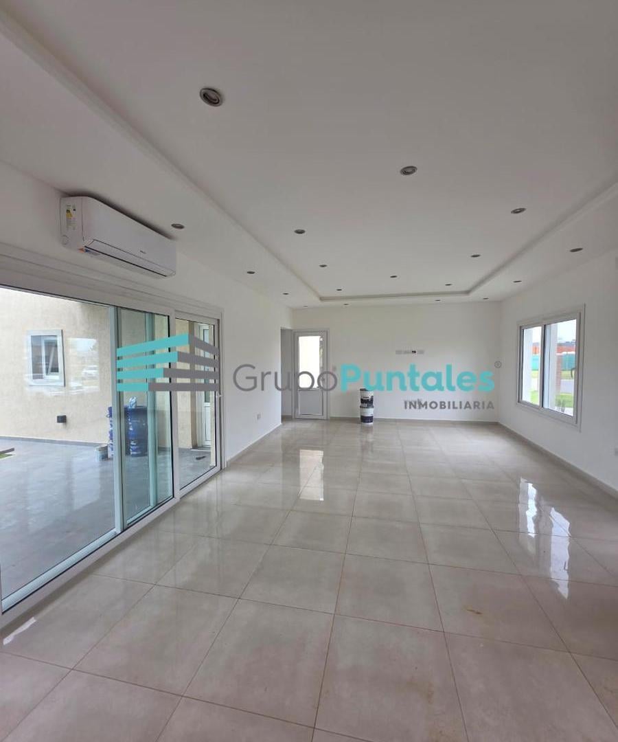 Foto de Casa a estrenar en Barrio Santa Ines en una planta con fondo a espacio, imagen 4