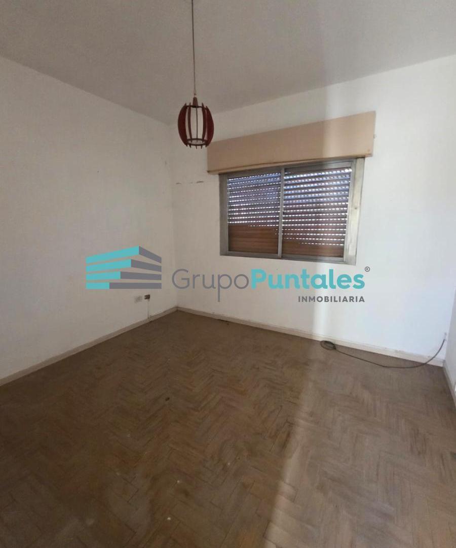 Foto de Casa Tipo PH 3 ambientes en Luis Guillón a refaccionar, imagen 3