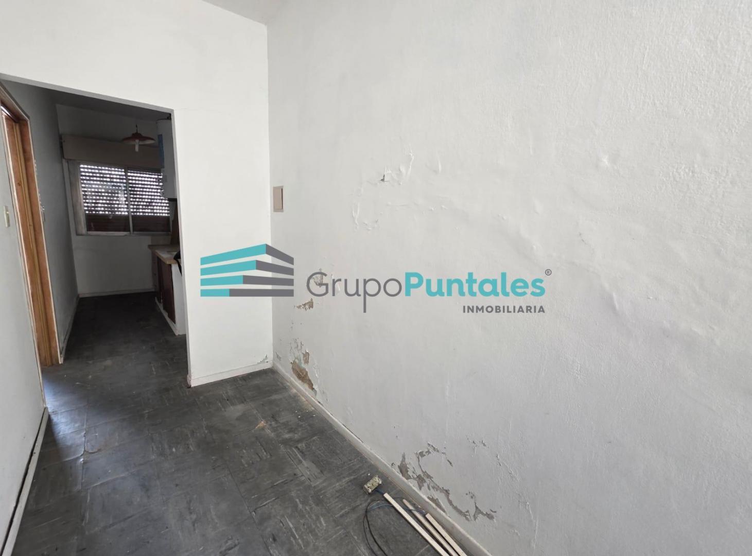 Foto de Casa Tipo PH 3 ambientes en Luis Guillón a refaccionar, imagen 5