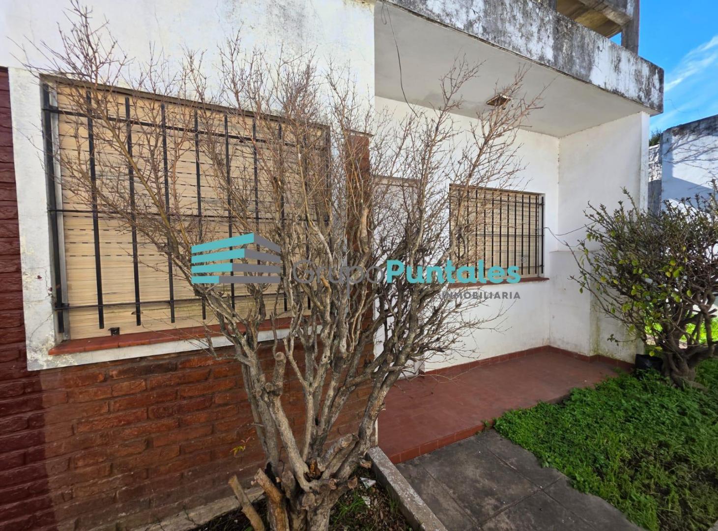 Foto de Casa Tipo PH 3 ambientes en Luis Guillón a refaccionar, imagen 4