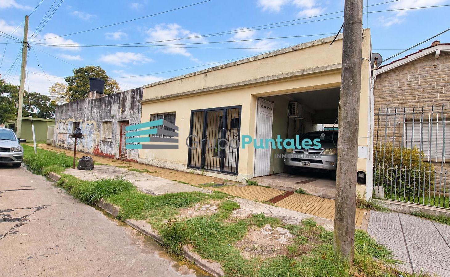 Casa de 3 ambinetes en Llavallol con galpon de 120 m2. oportunidad