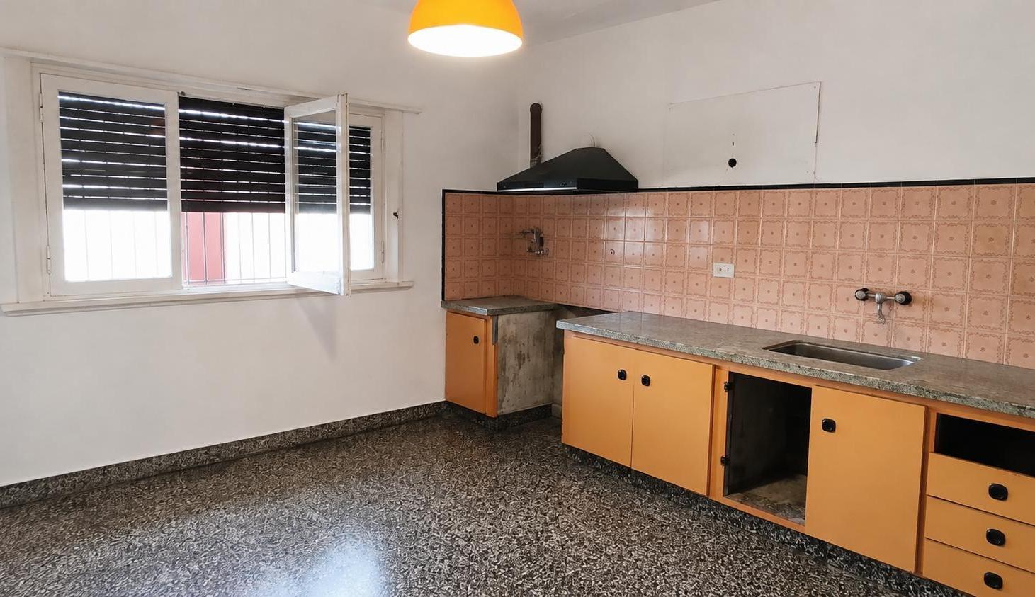Foto de CASA 3 AMB ESQUINA CON LOSA Y GARAGE, imagen 4