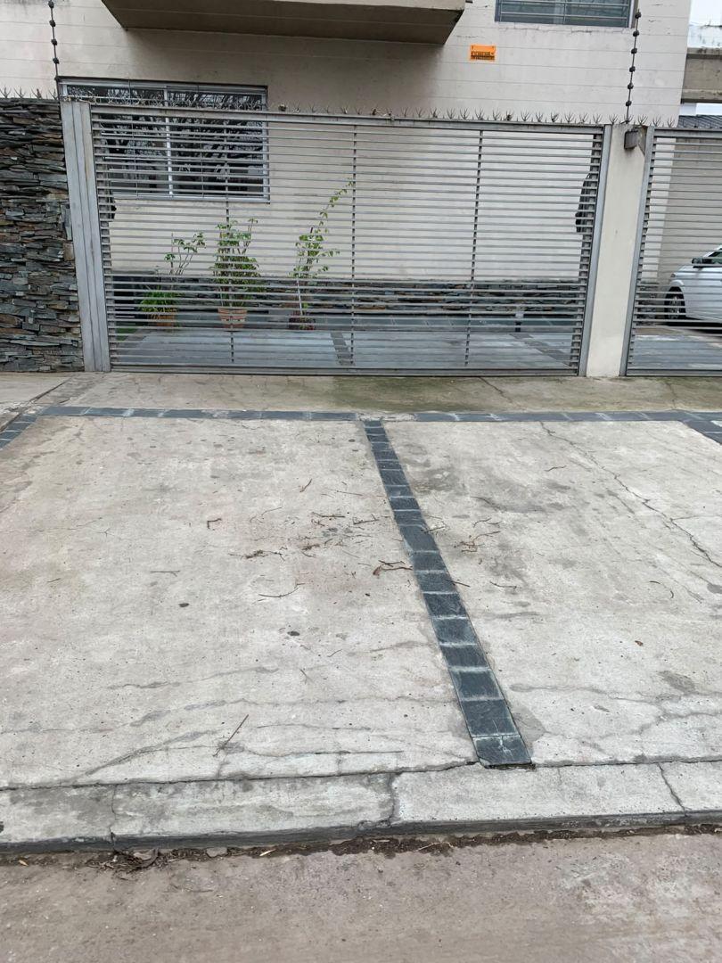 Foto de EXCELENTE 2 AMB AMPLIO C/PATIO-2 COCHERAS- BAULERA-AMUEBLADO, imagen 3