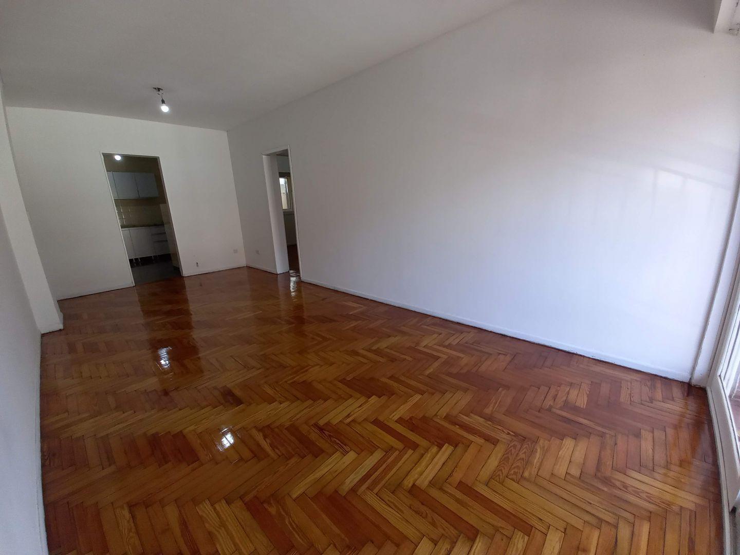 Foto de (PROPIEDAD RESERVADA ) 3 amb amplio c/balcon, M/B/ ubicacion a 1 c/ Av, imagen 3