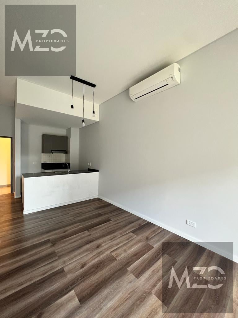 Foto de Departamento de 2 Ambientes en Vicente Lopez con Jardin y Cochera en, imagen 3