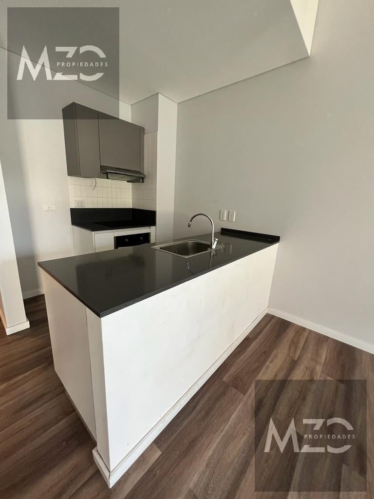 Foto de Departamento de 2 Ambientes en Vicente Lopez con Jardin y Cochera en, imagen 2