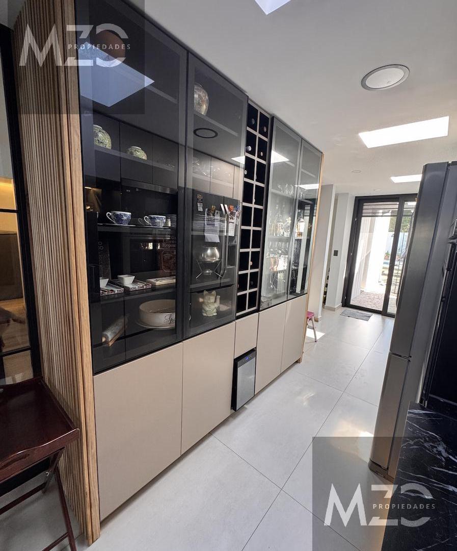 Foto de Casa en venta en Acassuso con Cochera y Pileta, imagen 4