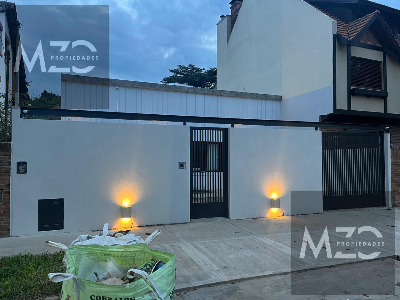 Foto de Casa en venta en Acassuso con Cochera y Pileta, imagen 2