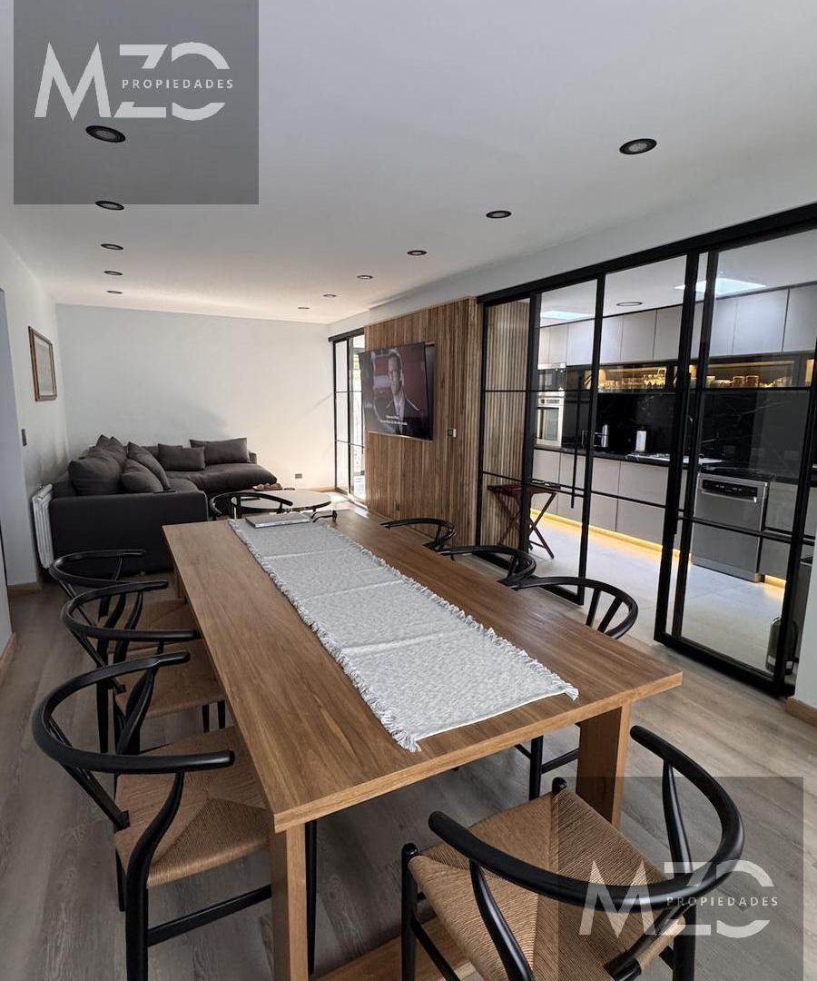 Foto de Casa en venta en Acassuso con Cochera y Pileta, imagen 1