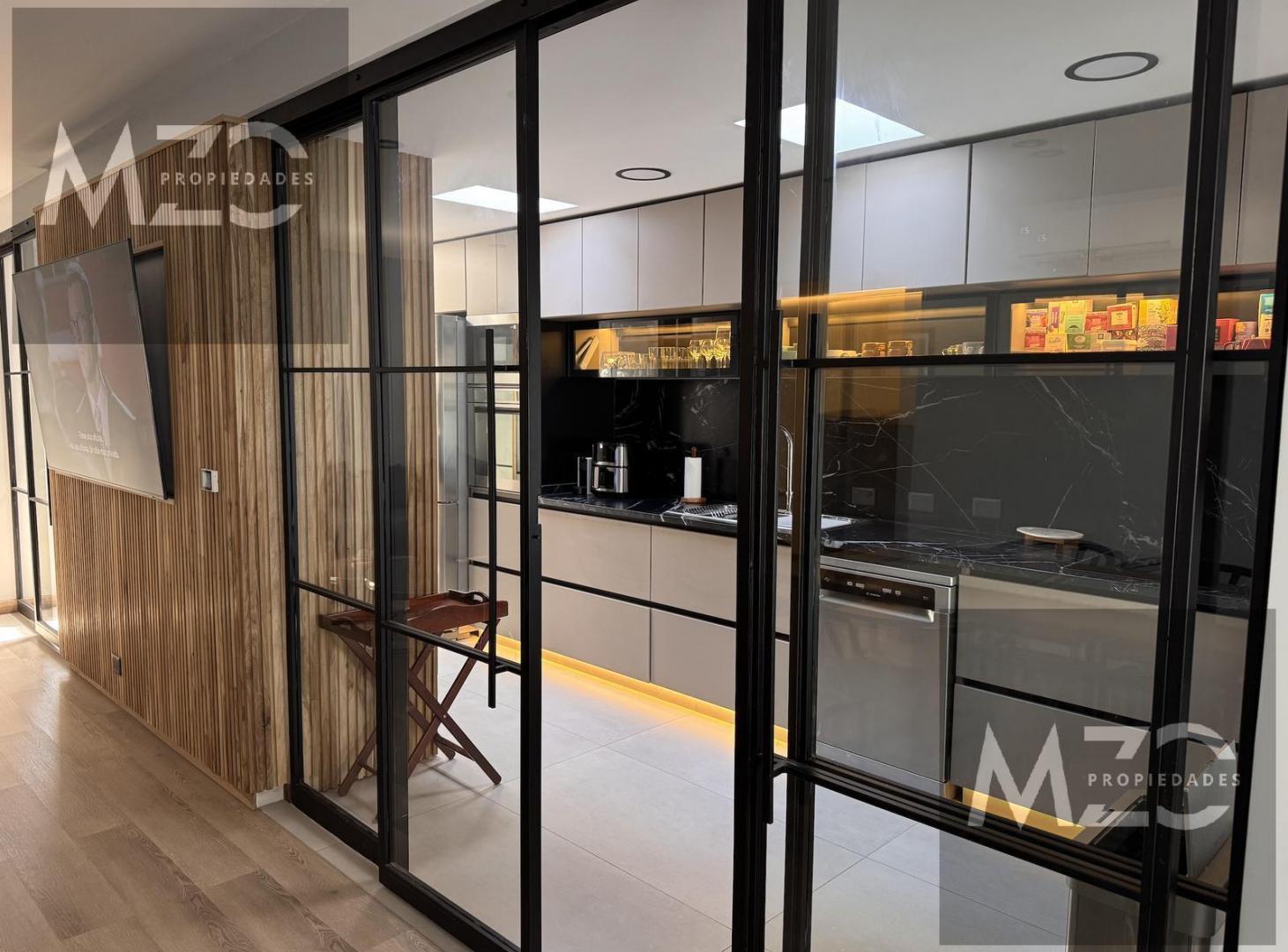 Foto de Casa en venta en Acassuso con Cochera y Pileta, imagen 5