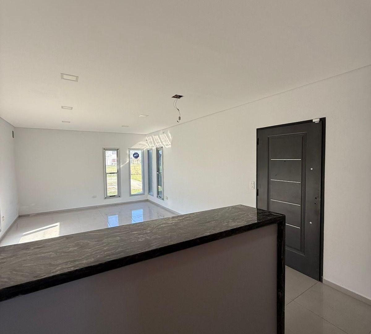 Foto de Alquiler Impecable Casa 3 Dormitorios, 2 Baños, Piscina y Galería con, imagen 4