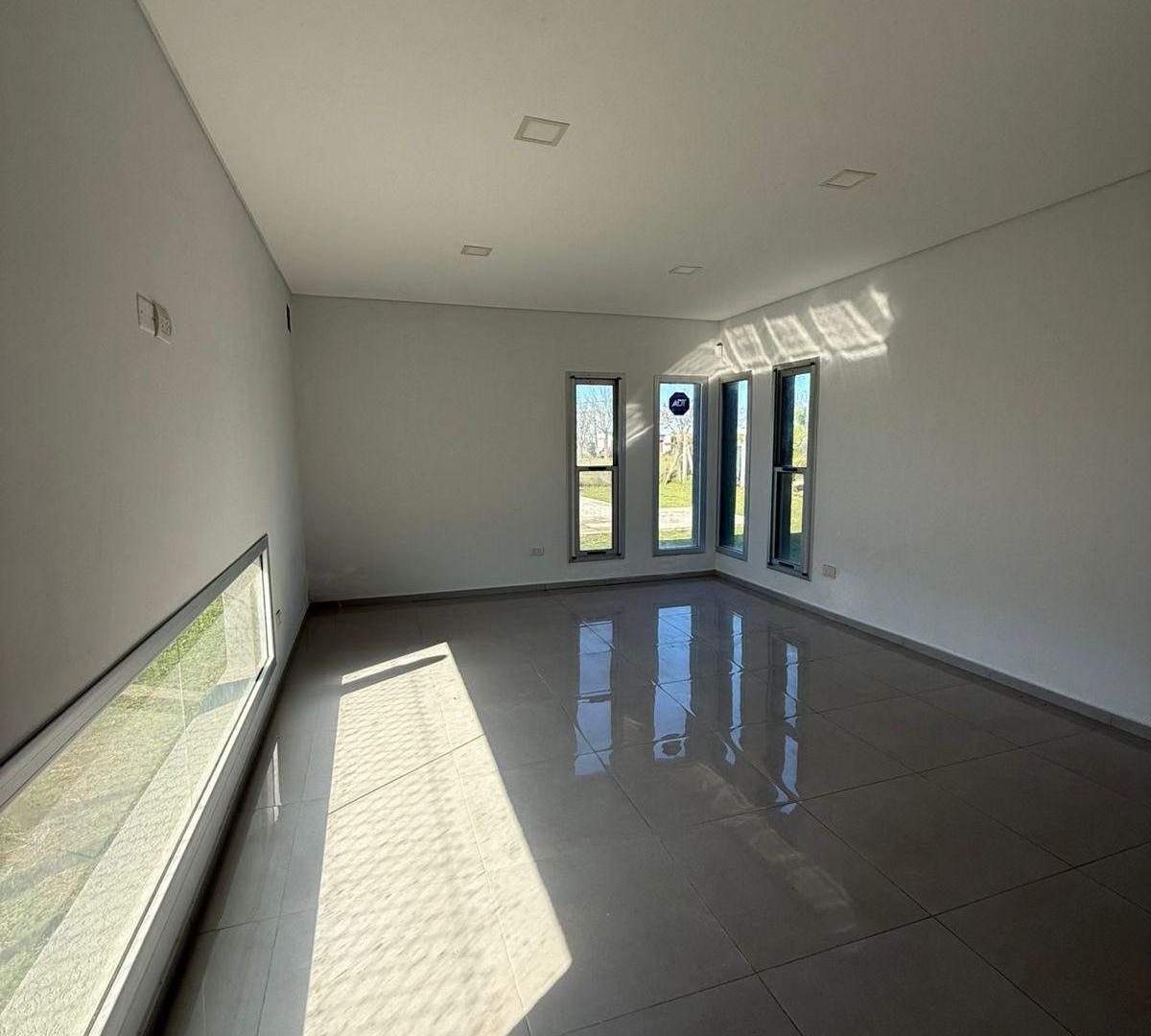 Foto de Alquiler Impecable Casa 3 Dormitorios, 2 Baños, Piscina y Galería con, imagen 5