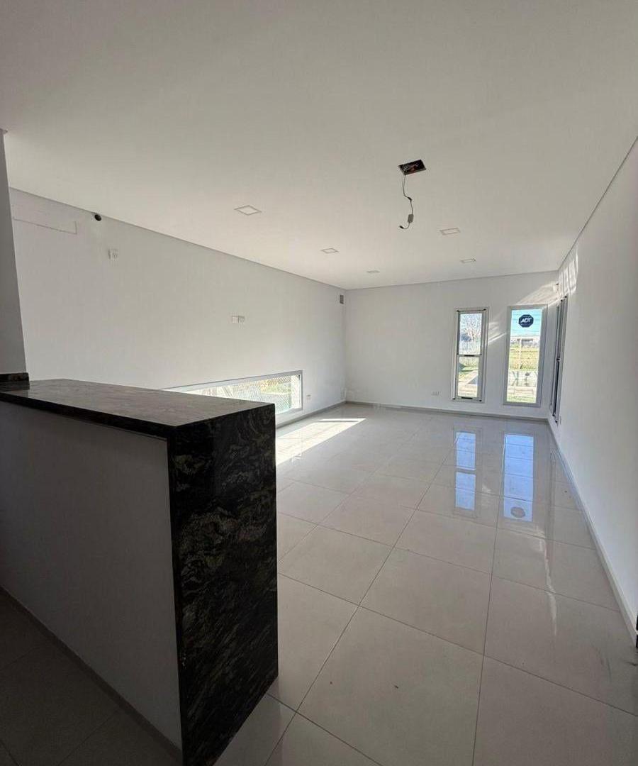 Foto de Venta Impecable Casa 3 Dorm., 2 Baños, Piscina y Galería con Parrillero, imagen 4