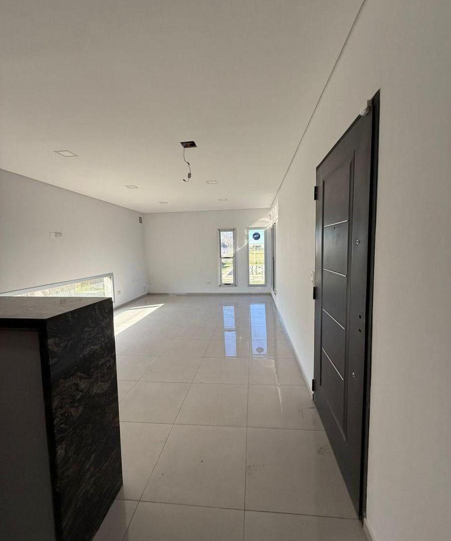 Foto de Venta Impecable Casa 3 Dorm., 2 Baños, Piscina y Galería con Parrillero, imagen 2