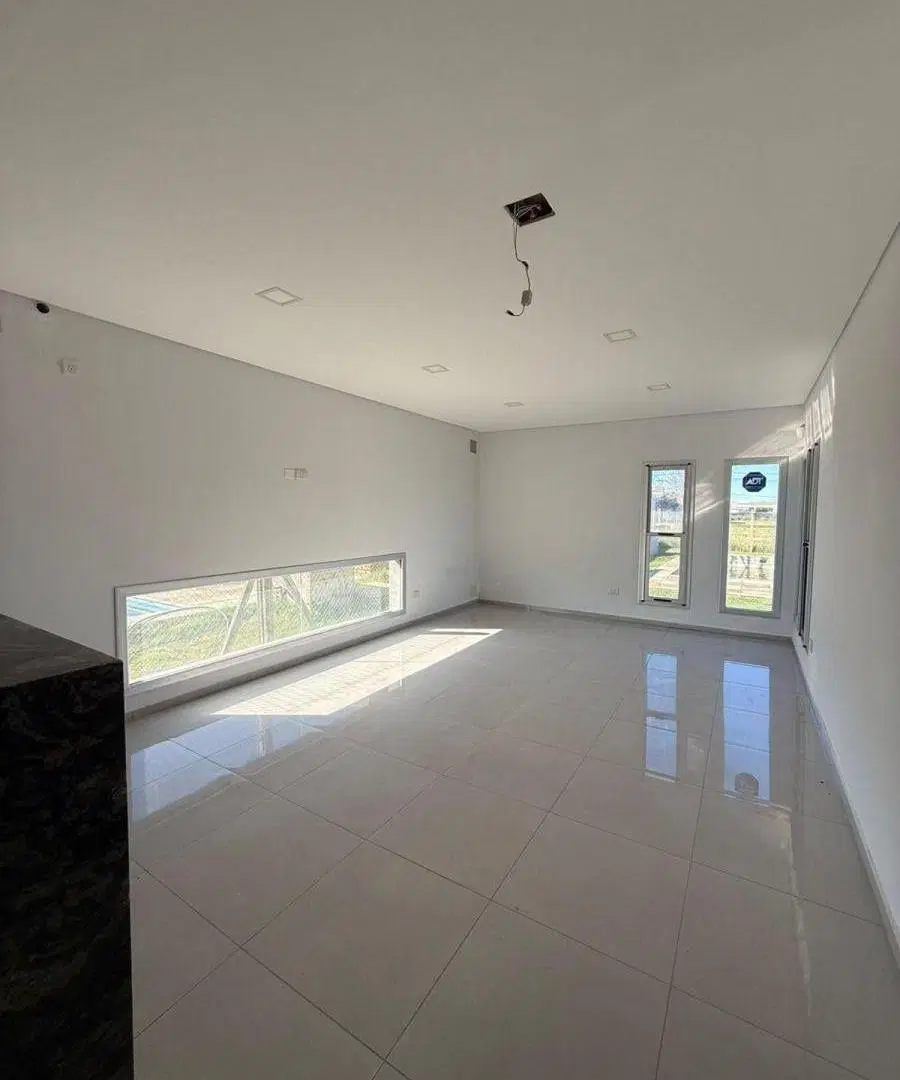 Venta Impecable Casa 3 Dorm., 2 Baños, Piscina y Galería con Parrillero - Punta Chacra 3
