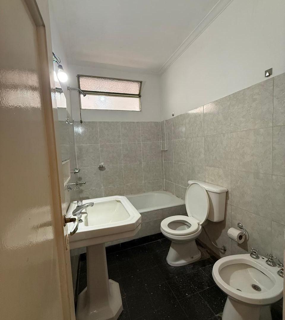 Foto de Departamento Planta Baja 2 Dormitorios + Comodín y Patio - Muy Bajas, imagen 2