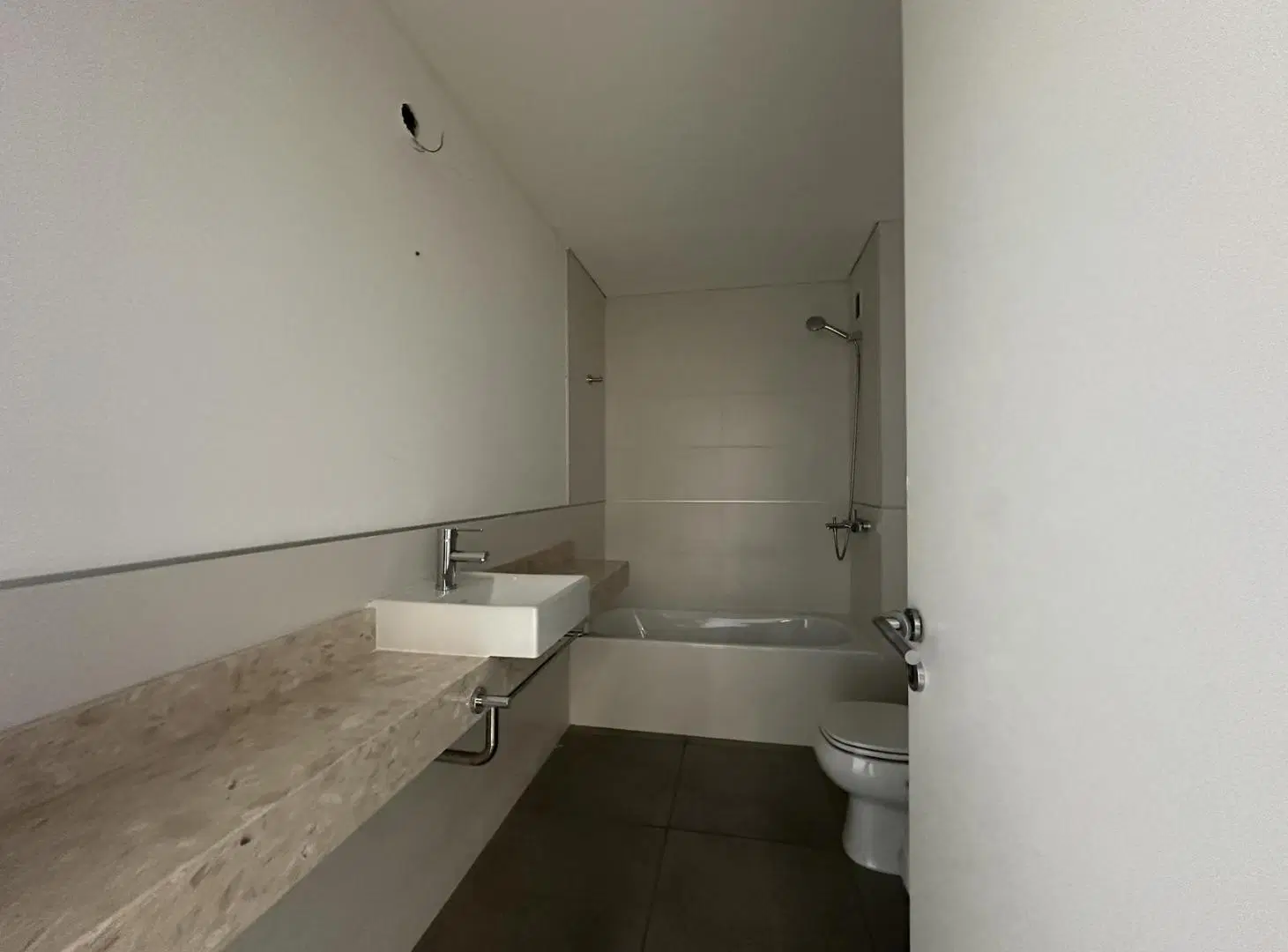 Departamento de 2 ambientes en Venezuela al 4000 4