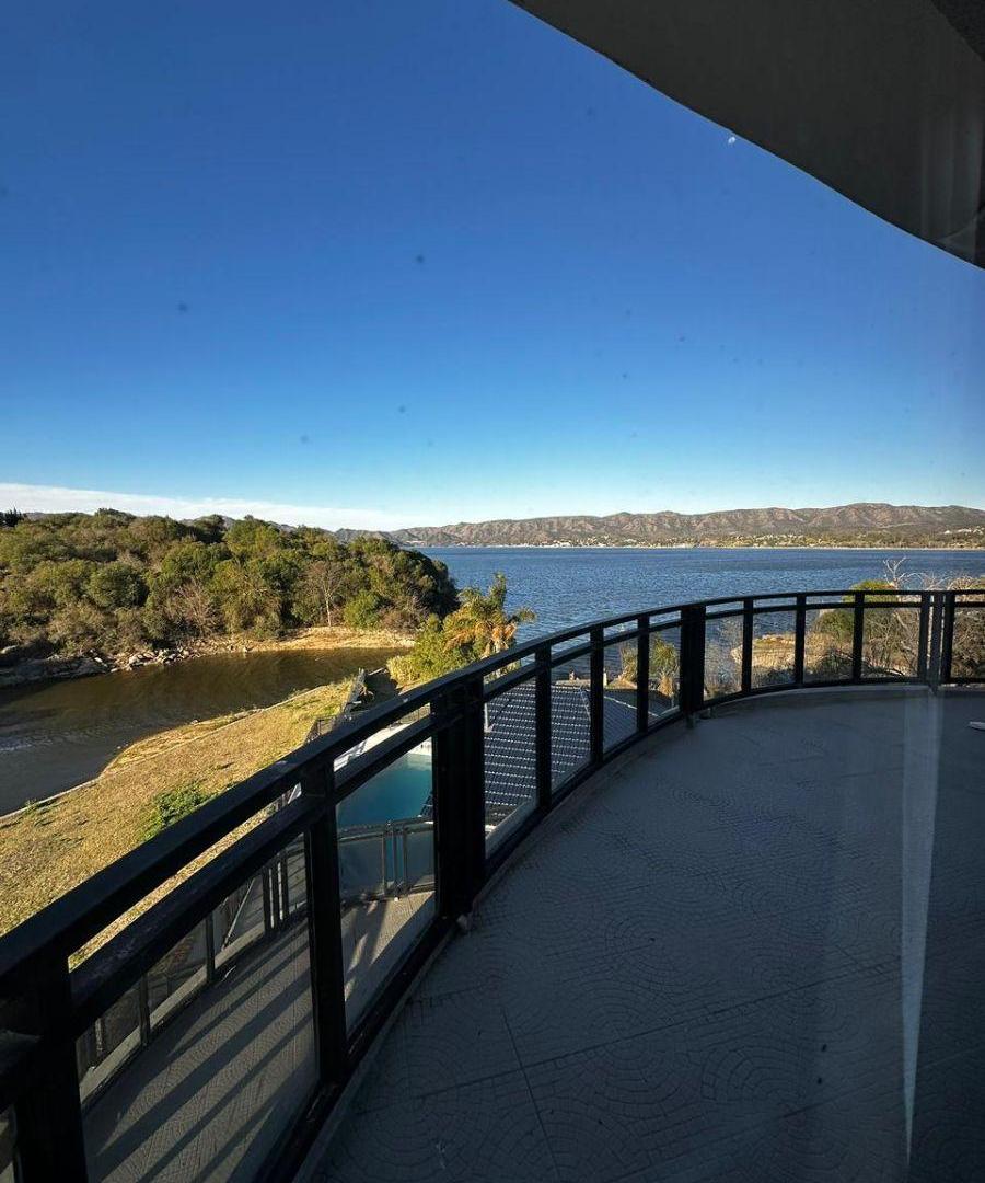 Foto de VILLA DEL LAGO CON BAJADA AL LAGO 850 M2 CUBIERTOS 1900 TERRENO 6 DORM, imagen 2