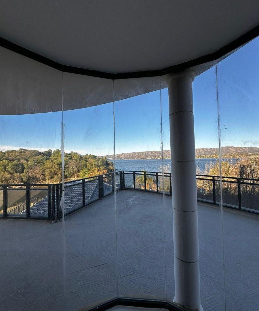 Foto de VILLA DEL LAGO CON BAJADA AL LAGO 850 M2 CUBIERTOS 1900 TERRENO 6 DORM, imagen 4