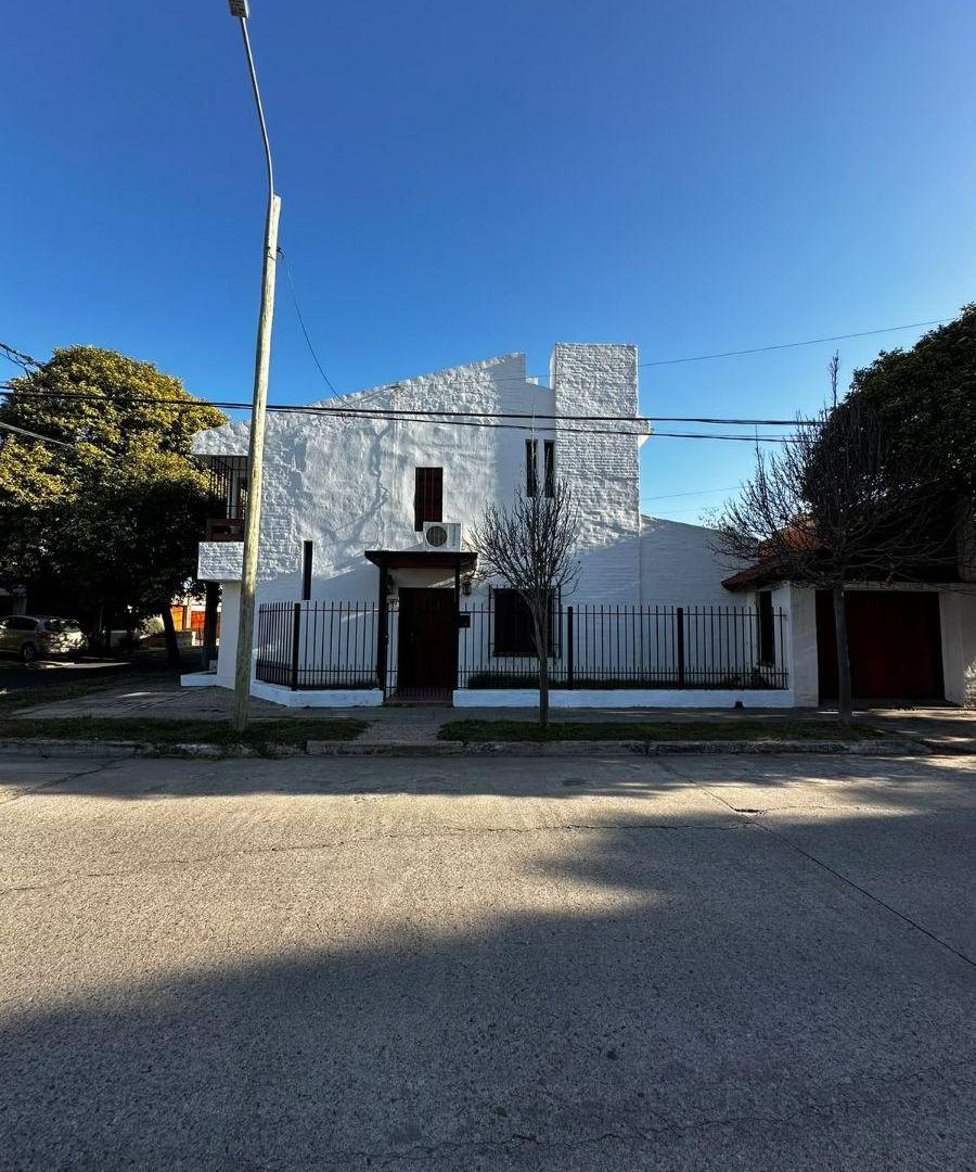 Foto de OPORTUNIDAD VENDO CASA CUATRO DORMITORIOS CERRO DE LAS ROSAS VILLA, imagen 2