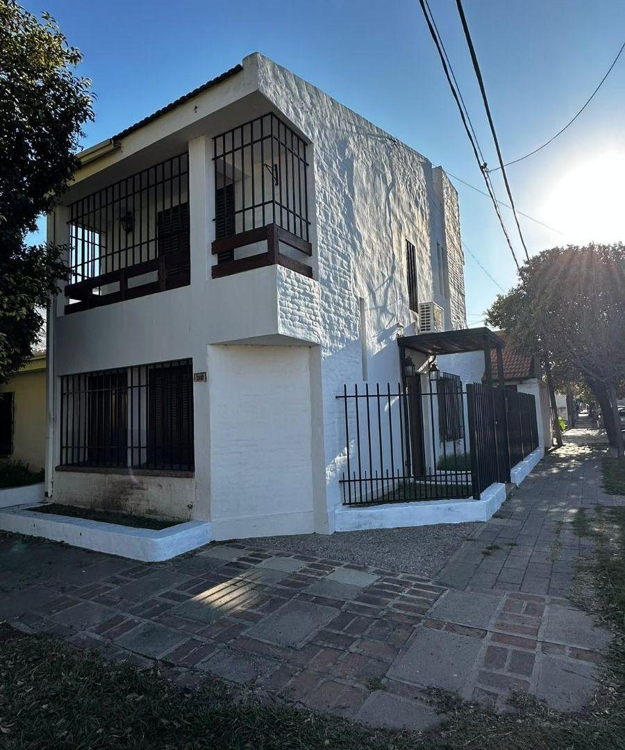 OPORTUNIDAD VENDO CASA CUATRO DORMITORIOS CERRO DE LAS ROSAS VILLA CENTENARIO