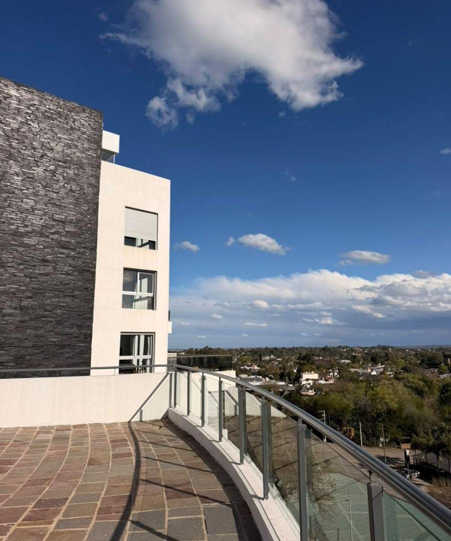 Foto de VENDO DEPARTAMENTO CATEGORIA PREMIUM CASONAS DEL GOLF VILLA ALLENDE, imagen 1