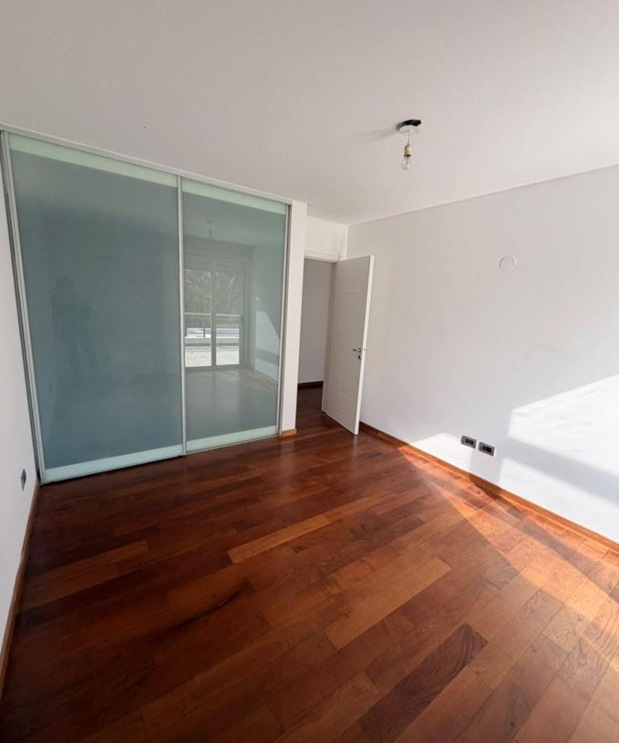 Foto de VENDO DEPARTAMENTO CATEGORIA PREMIUM CASONAS DEL GOLF VILLA ALLENDE, imagen 2