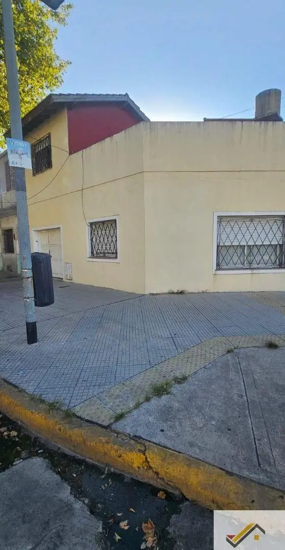 Casa en venta c/ cochera en Liniers 4