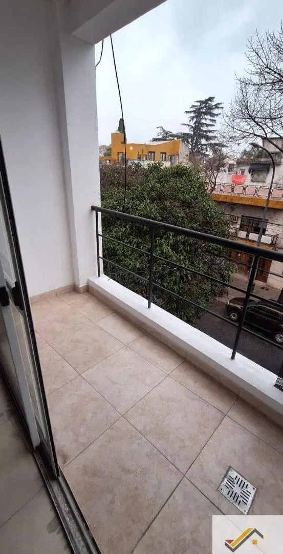 Departamento en alquiler en Floresta 4