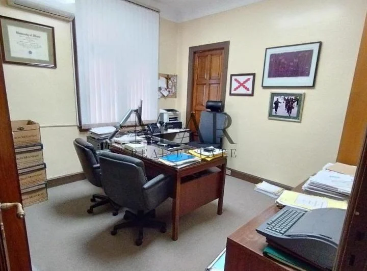 Oficina en alquiler y venta.  Av. Córdoba y Carlos Pellegrini 4
