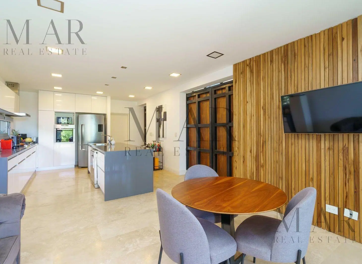 Casa en Venta en El Golf, Nordelta con 5 dormitorios en suite y vista al golf 8