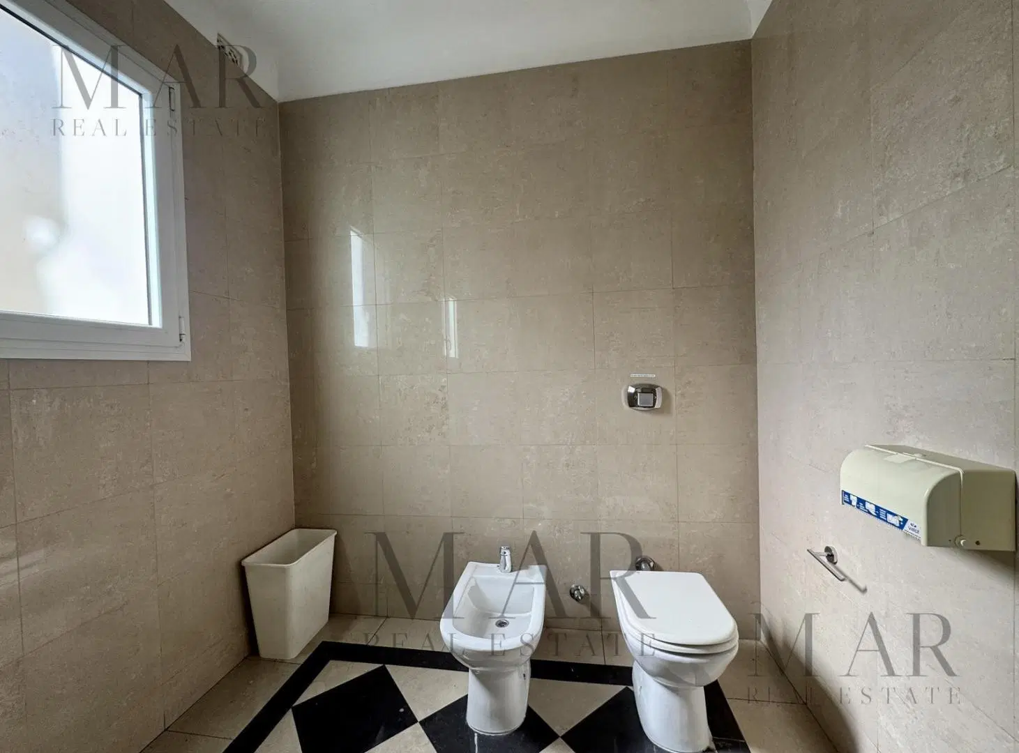 Oficina en alquiler y venta Av Córdoba y Carlos Pellegrini 8