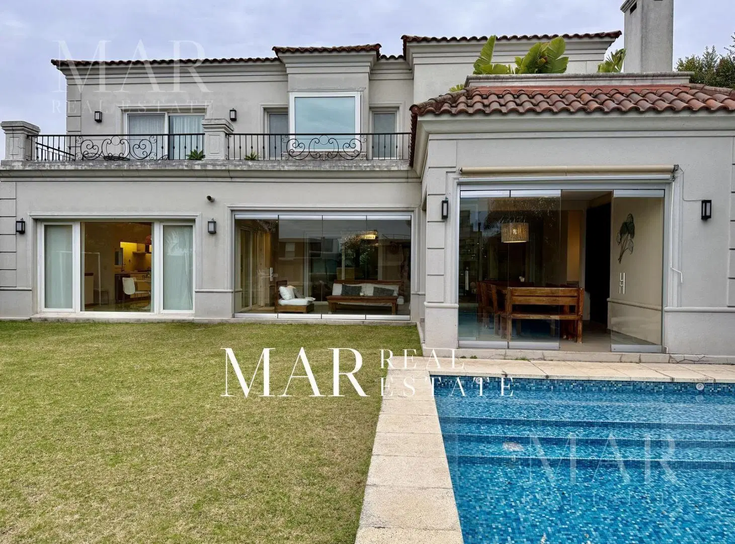 Casa en Venta 4 suites con salida a la laguna. Barrio El Golf Nordelta 5