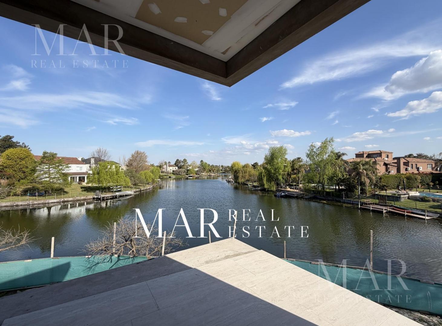 Foto de Exclusiva casa en construcción con vistas al lago central, en el barrio, imagen 2