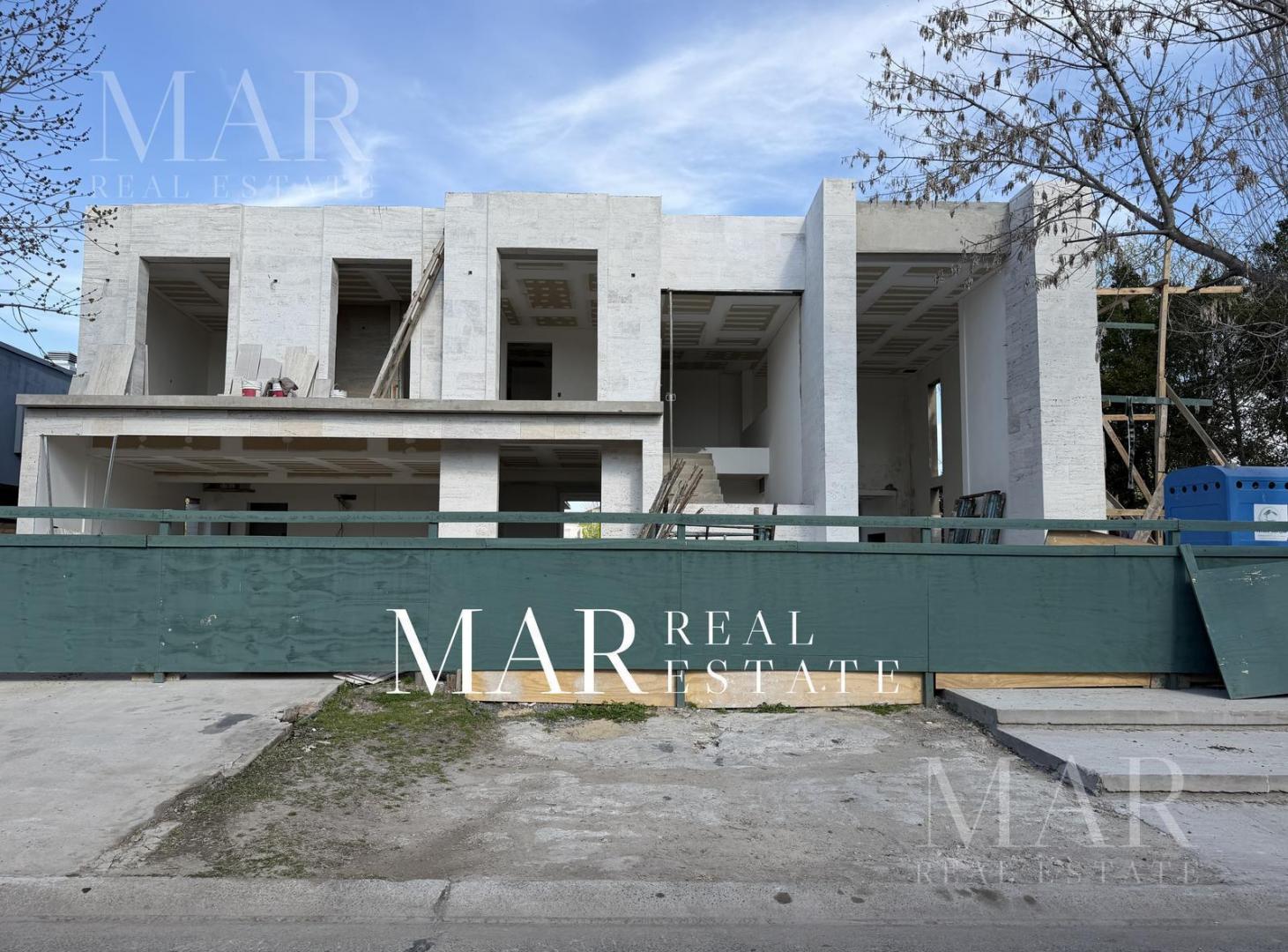 Foto de Exclusiva casa en construcción con vistas al lago central, en el barrio, imagen 1