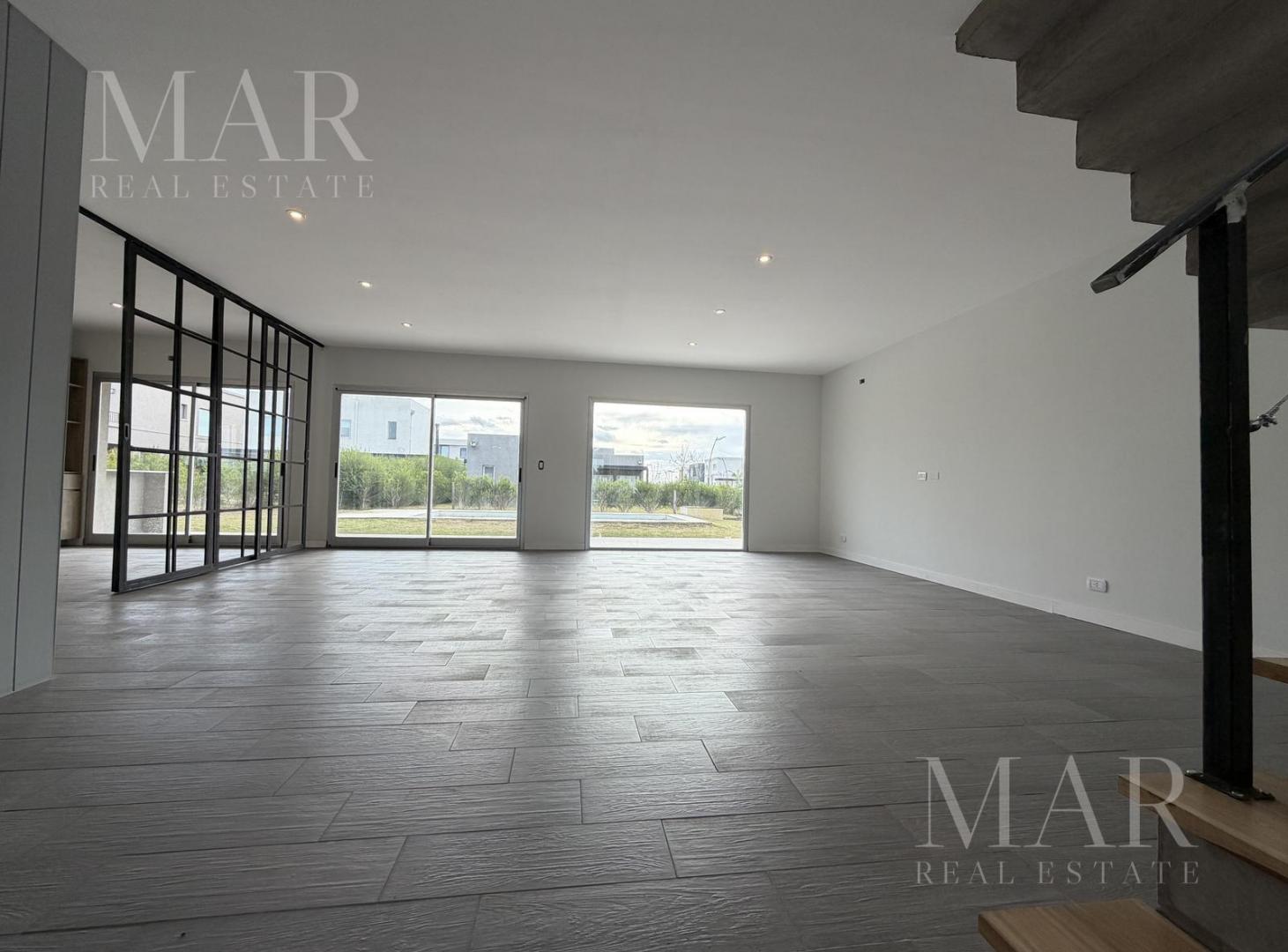 Foto de Casa en Venta 5 suites mas dependencia en Los Carpinchos, Nordelta, imagen 2