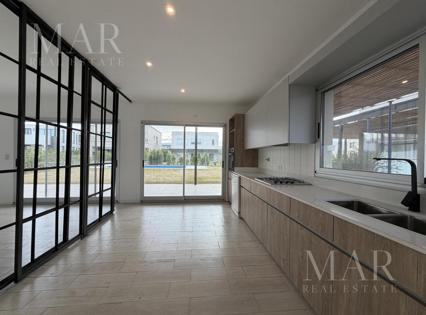 Foto de Casa en Venta 4 dormitorios mas dependencia en Los Carpinchos, Nordelta., imagen 3