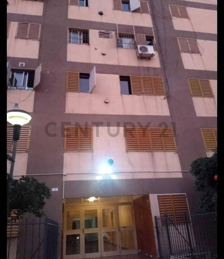 VENTA DE DEPARTAMENTO DE 3 DORMITORIOS EN 2DO PISO, EN CIUDAD DE MENDOZA.