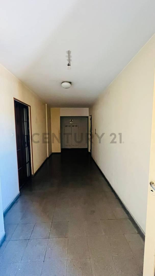 Foto de VENTA DE DEPARTAMENTO DE 3 DORMITORIOS EN 2DO PISO, EN CIUDAD DE, imagen 3