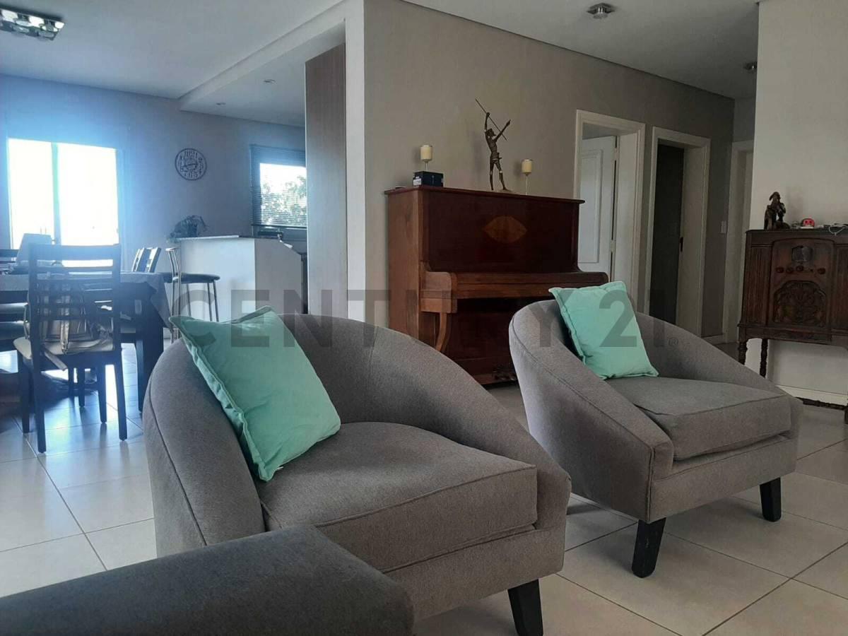 Foto de EXCEPCIONAL CASA EN BARRIO LA BASTILLA. APTA CRÉDITO! EN BOULEVARD, imagen 3
