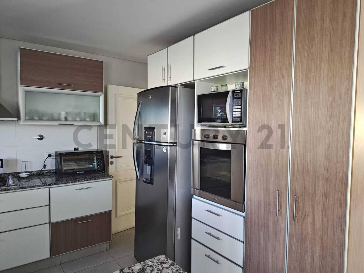 Foto de EXCEPCIONAL CASA EN BARRIO LA BASTILLA. APTA CRÉDITO! EN BOULEVARD, imagen 5