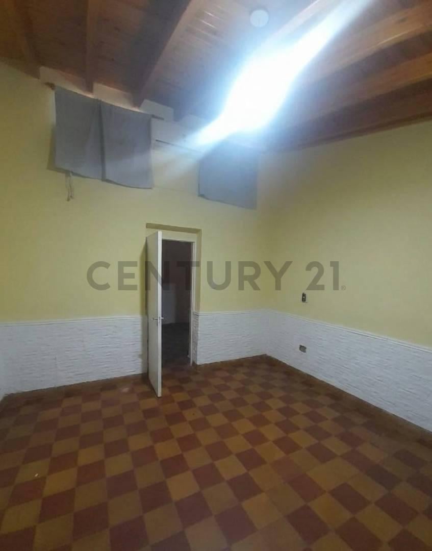 Foto de AMPLIA CASA EN VENTA EN GUTIERREZ MAIPÚ, imagen 1