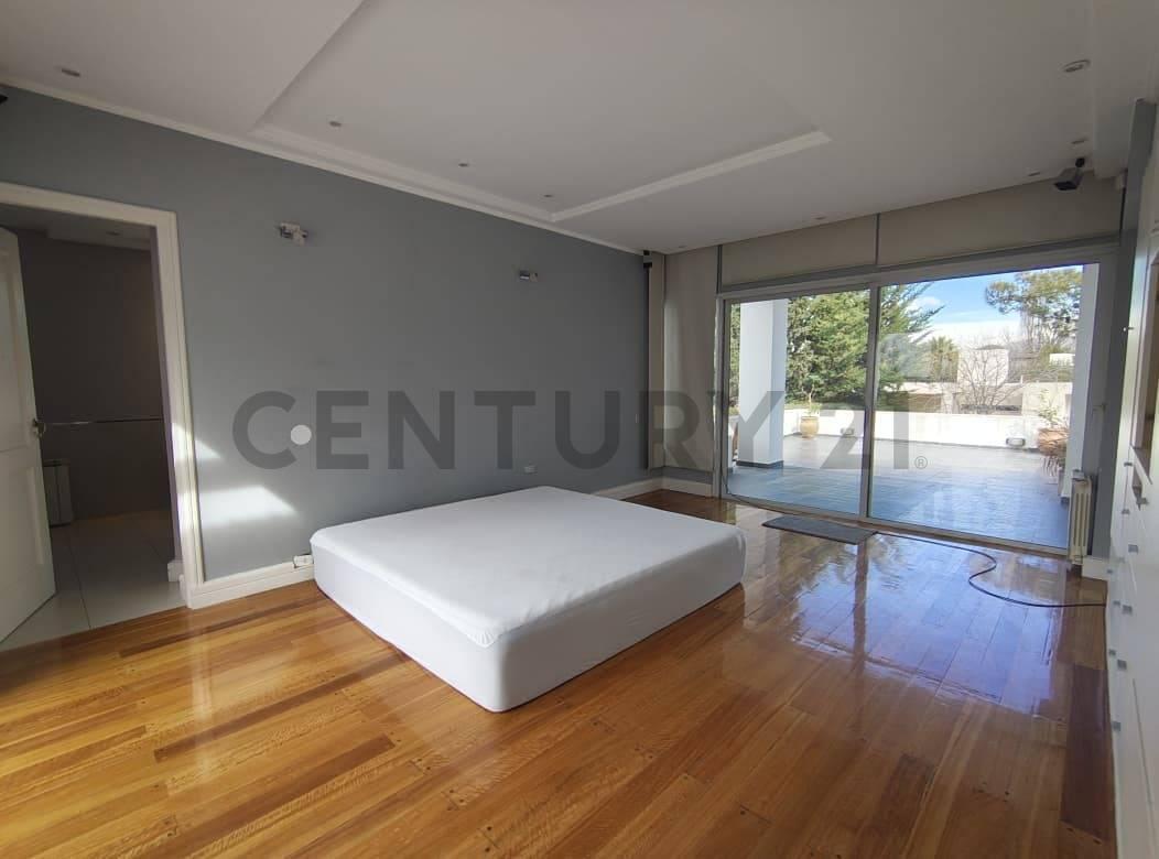 Foto de CASA DE CATEGORIA EN VENTA BARRIO VISTALBA COUNTRY- VISTALBA - LUJAN DE, imagen 3