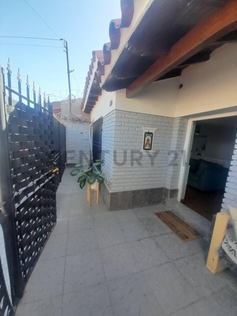 Foto de AMPLIA CASA EN VENTA EN GUTIERREZ MAIPÚ, imagen 1