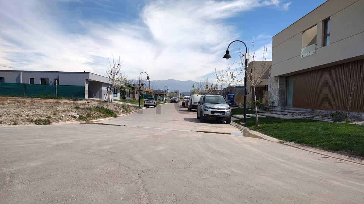 Foto de GRAN TERRENO EN VENTA EN B° GRAN BOEDO - LUJÁN DE CUYO, imagen 4