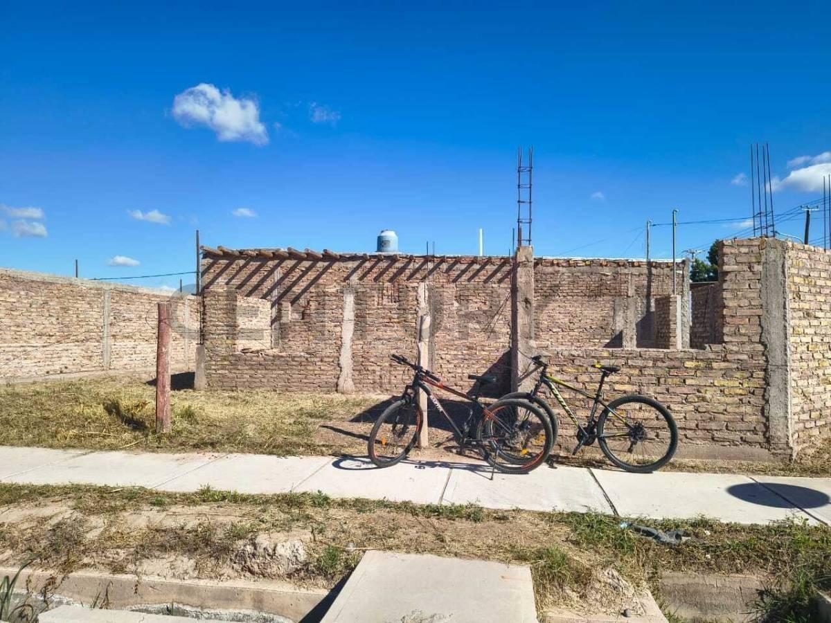 VENTA DE LOTE CON CONSTRUCCIÓN EN PALMIRA, SAN MARTIN, MENDOZA. ID: 338156