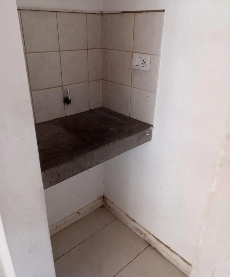 local comercial , roca al 200 , neuquen. 4